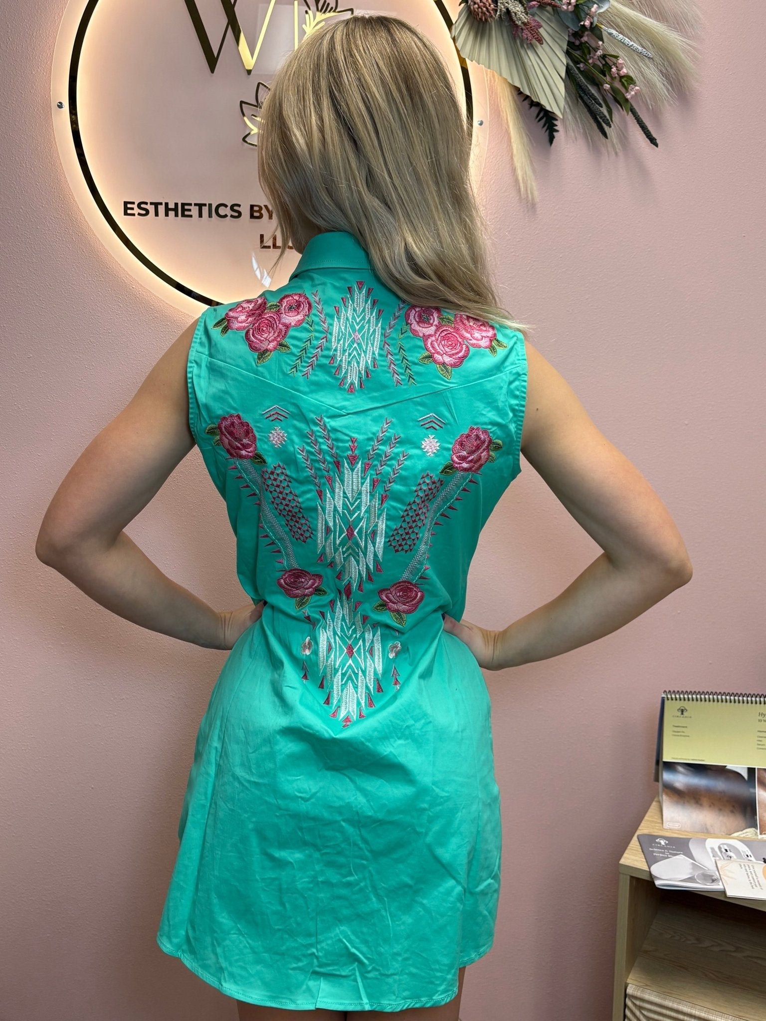 Jade Pearl Snap Button Down Floral Embroidered Sleeveless Stretch Tunic Dress