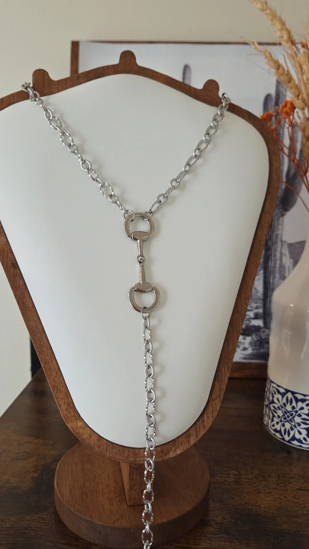 Twisted bit Lariat